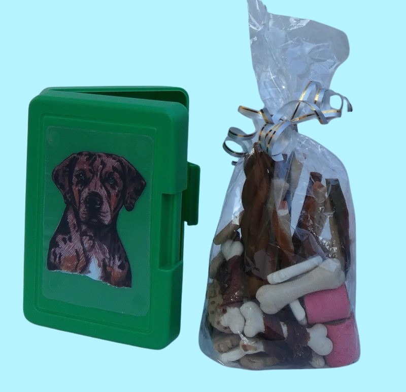 plastový box s pamlsky