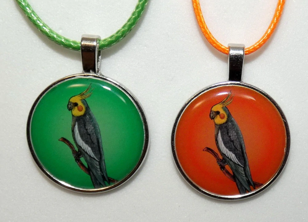 Korela - bižuterní přívěsek