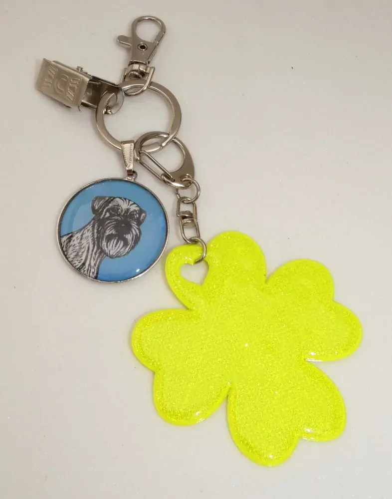 Knírač čb - větší bižuterní a reflexní přívěsek