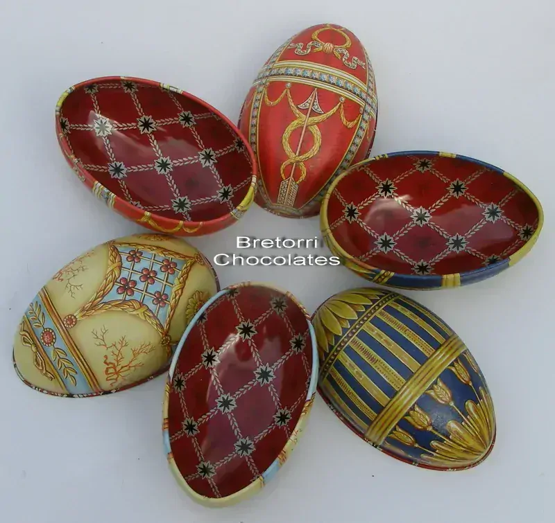 Plechová dózy tvaru Fabergého vejce