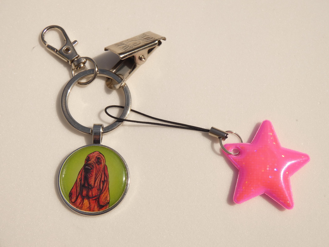 Bloodhound - bižuterní a reflexní přívěsek
