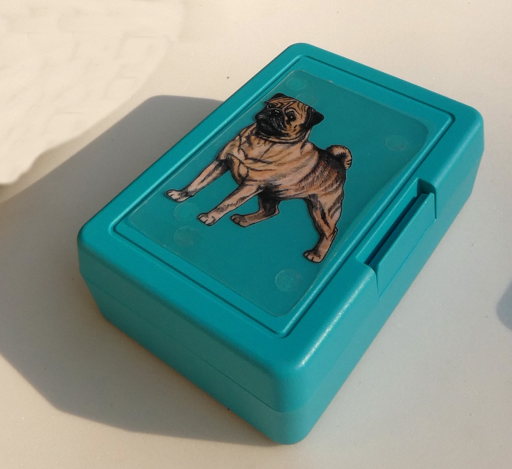 Mops plavý - plastový box